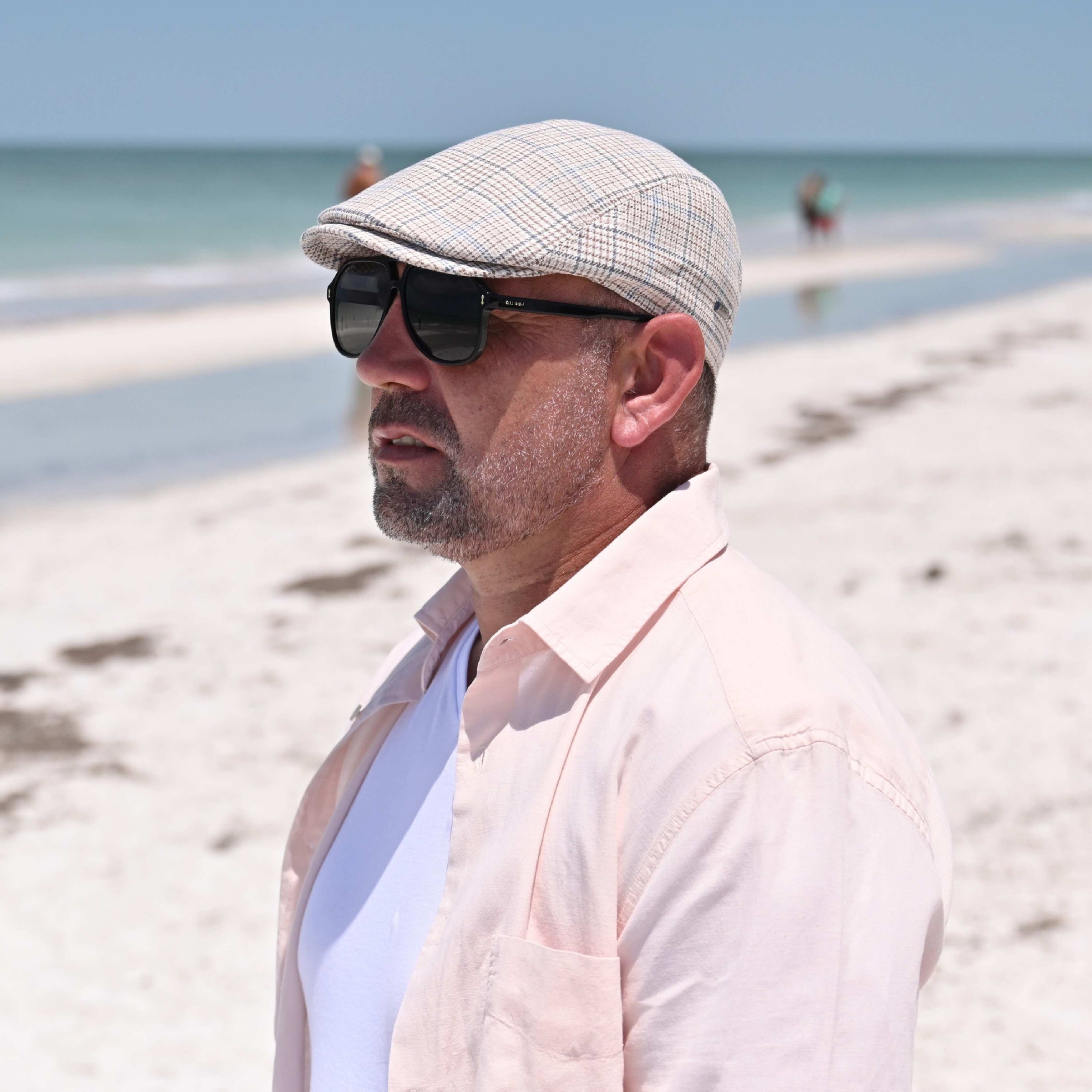 man in Beige PRINCE OF WALES CAPRI CAP on the beach